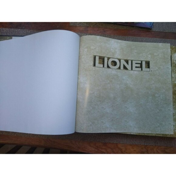 Celebrate one of the most beloved toys of the 20th-century - the timeless Lionel - Picture 3 of 10